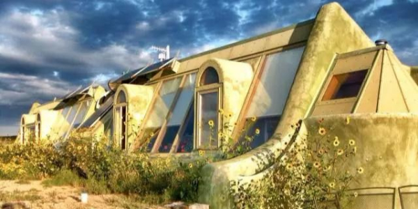這個老炮兒建筑師讓難民住垃圾堆，卻贏得全世界尊重！